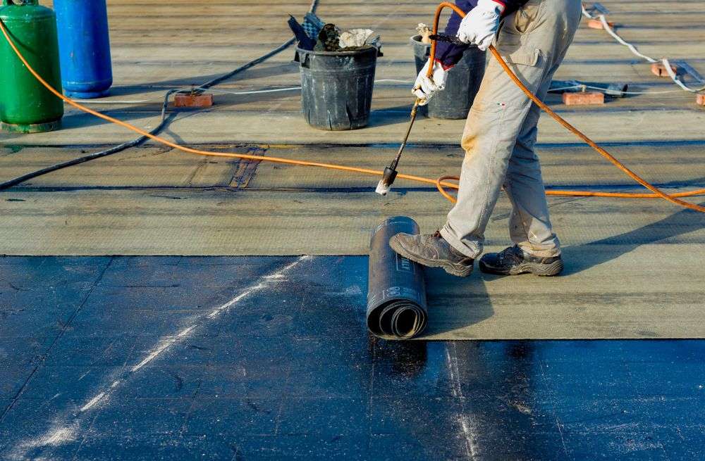 Nieuw dak met bitumen leggen in Sprundel